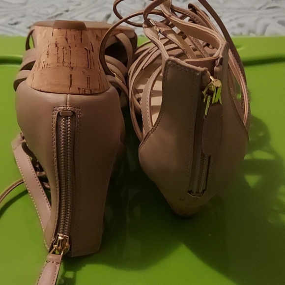 Shoes - Picture 4 of 6